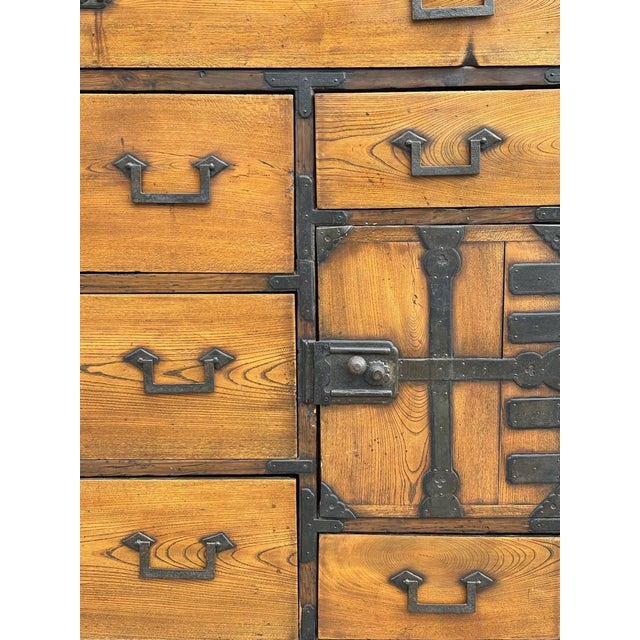 Late 19th Century Antique Meiji Japanese Keyaki Merchant Tansu Chest, 1880 For Sale - Image 5 of 16