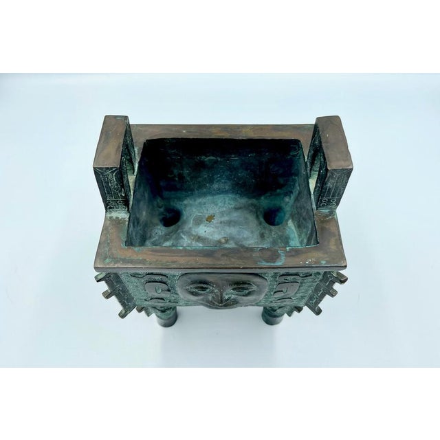 Chinese Archaistic Style Ritual Vessel in Bronze For Sale - Image 4 of 13
