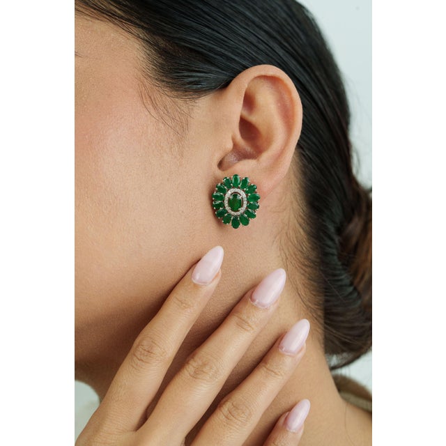 Contemporary Emerald & Diamond Floral Stud Earrings in 14k White Gold- A Pair For Sale In New York - Image 6 of 12