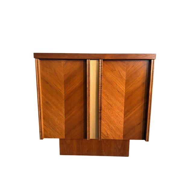 Pair of Mid Century Modern Walnut Nightstands, Canadian Made Two Door Bedside Cabinets For Sale - Image 4 of 16