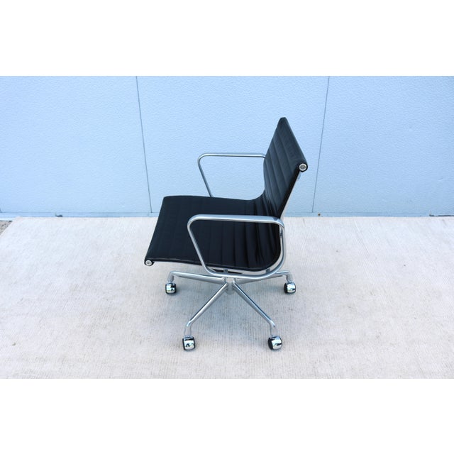 Mid-Century Herman Miller Eames Aluminum Group Black Leather Management Chair For Sale In New York - Image 6 of 12