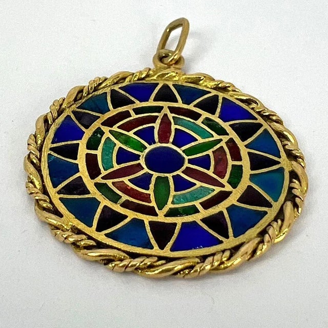 French 18 Karat Yellow Gold and Enamel Window Plique a Jour Pendant Medal, 1950s For Sale - Image 16 of 18