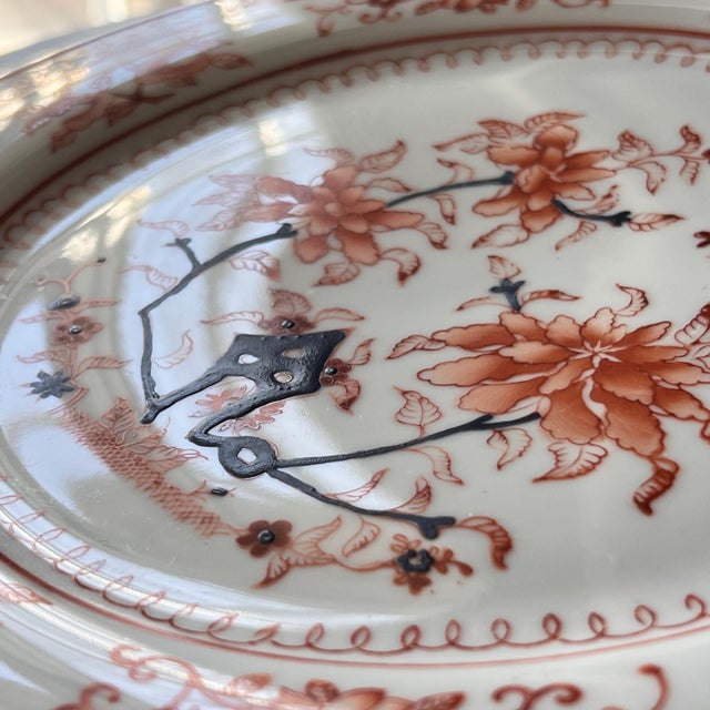 Pair of hand-painted antique Chinese Imari plates // 18th century decorative plate // seal indicates Qianlong period of the Qing dynasty For Sale - Image 9 of 9