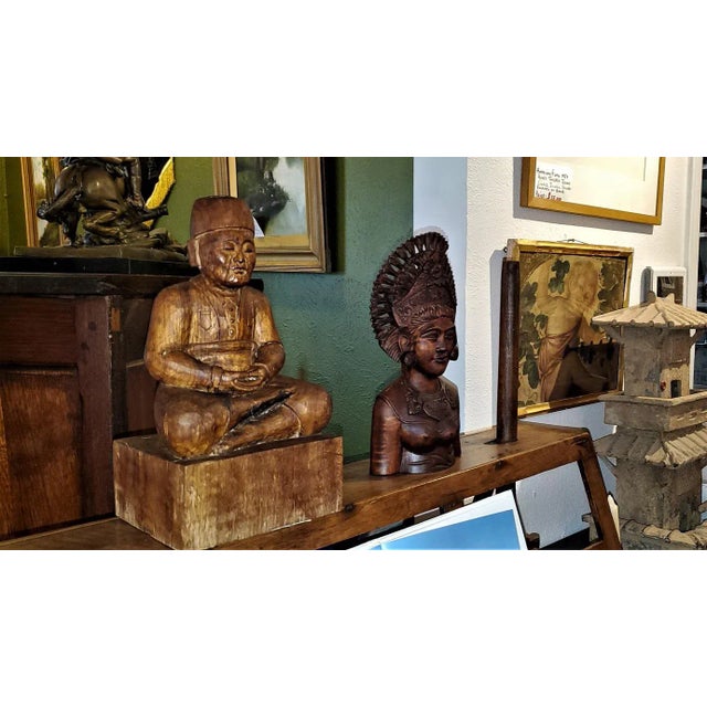 Early 20th Century Early 20th Century Indonesian Carved Wooden Seated Gentleman For Sale - Image 5 of 10