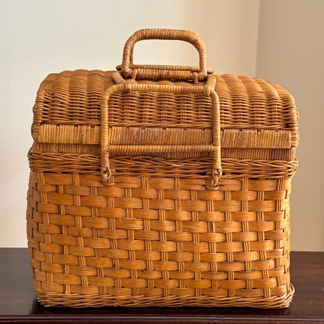 Traditional Mid-20th Century Vintage Natural Woven Wicker Utility Basket For Sale - Image 3 of 12