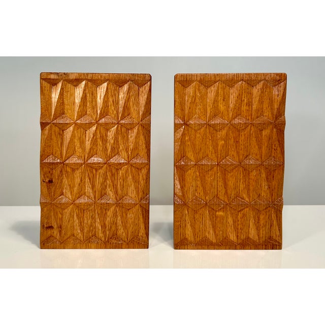 Mid-Century Modern Brutalist Oak Bookends with Relief-Like Pattern, 1950s, Set of 2 For Sale - Image 3 of 17