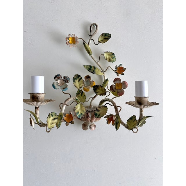 Vintage Florentine Style 2-Light Floral Tole Wall Sconces in Hand-Painted Polychrome Metal, 1960s, Set of 2 For Sale - Image 4 of 18