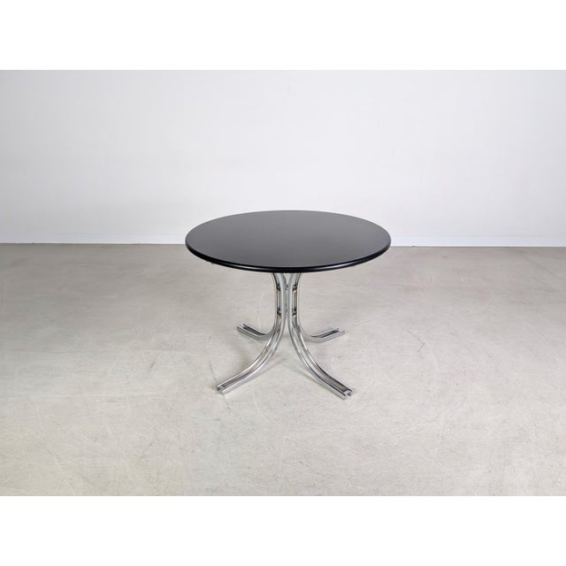 We are offering a beautiful Italian mid-century dining table from the 1970s for sale. The table features a round, black...