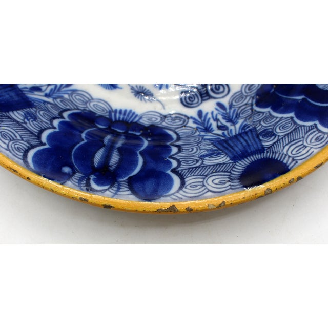 Neoclassical Circa 1780 Dutch Delft Peacock Feather Spray Plate in Urn Blue & White For Sale - Image 3 of 4