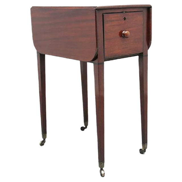Early 19th-Century Mahogany Pembroke Table For Sale