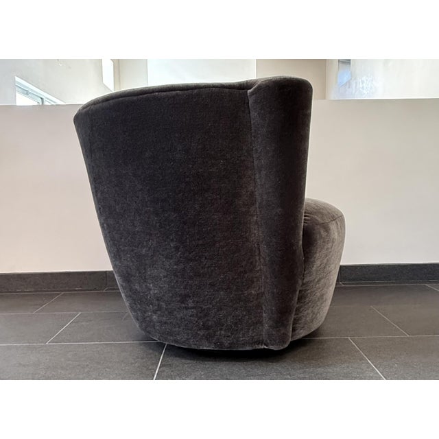 Textile Sculptural Weiman Swivel Lounge Chairs in the Manner of Vladimir Kagan – Pair – Belgian Mohair – 1970s For Sale - Image 7 of 11