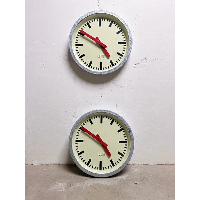 East German Industrial Factory Clock from RFT, 1960s For Sale - Image 9 of 11