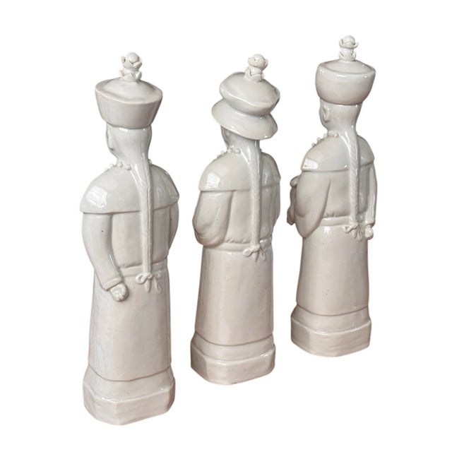 Qing Emperor White Porcelain Figures, 3 Generations For Sale - Image 10 of 12