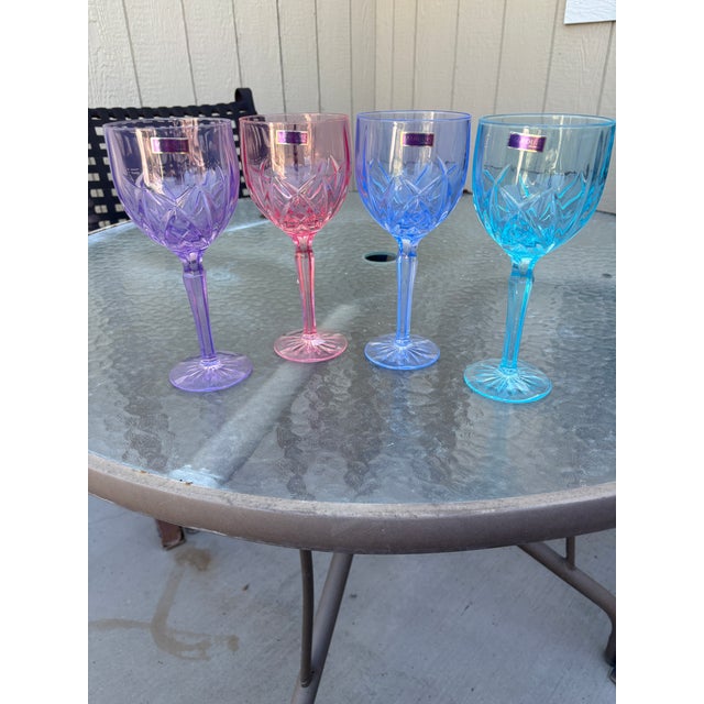 These are Marquis by Waterford Crystal Brookside pastel wine goblets-set of 4. They feature a distinctive cut crystal...