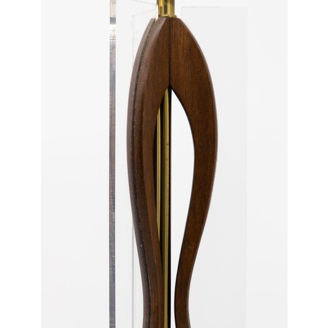 Wood MId Century Modern Wood and Lucite Table Lamp, American Mid 20th C. For Sale - Image 7 of 10