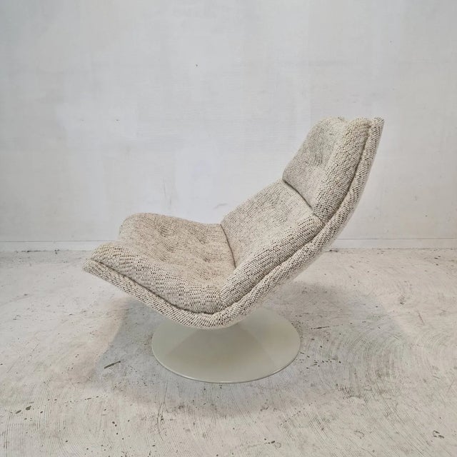 Very comfortable Artifort model F511 lounge chair. Designed by the famous English designer Geoffrey Harcourt in the 60's....