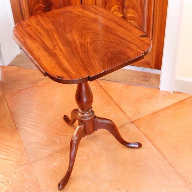 Late 18th Century American Federal Mahogany Tilt Top Candlestand Table, New England For Sale - Image 5 of 13