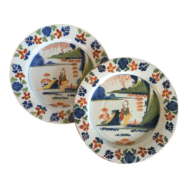1765 - 1775 English London Delft Polychrome Pottery Plates - A Pair For Sale