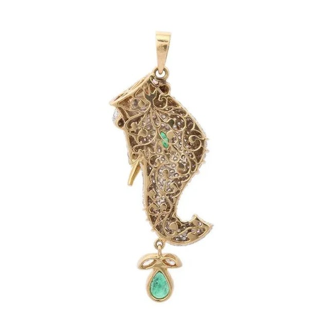 1.1ct Emerald Gemtone & 4ct Diamond Vintage Elephant Pendant in 18k Gold For Sale In New York - Image 6 of 12