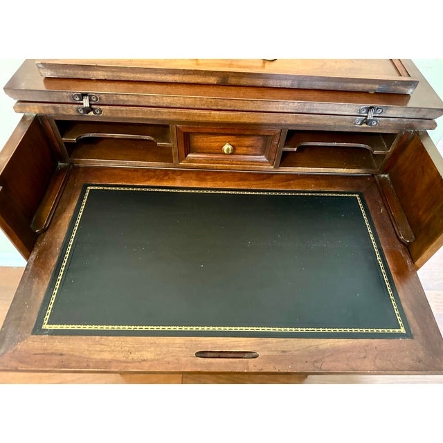 1950s Butler's Desk Chest of Drawers With Lift Top and Pull Out Desktop