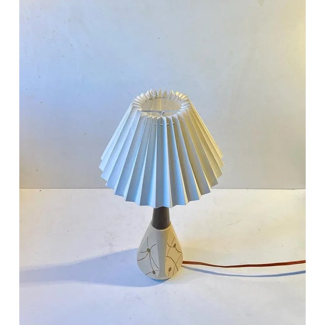 Italian Atomic Table Lamp with Brass Accents, 1950s For Sale - Image 4 of 9