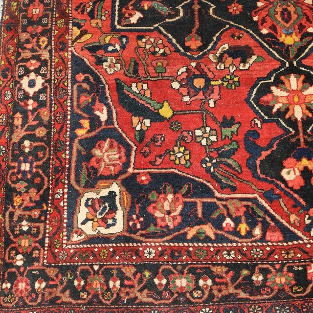 Middle Eastern Bakhtiary Rug in Wool For Sale - Image 5 of 9