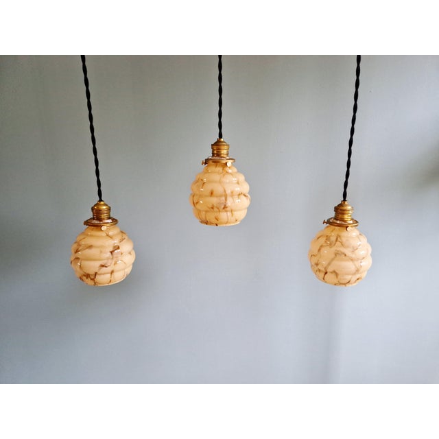Art Deco Pendant Light in Marbled Opaline Glass with Uranium Glass from Scailmont, Belgium, 1920s-1930s For Sale - Image 11 of 18