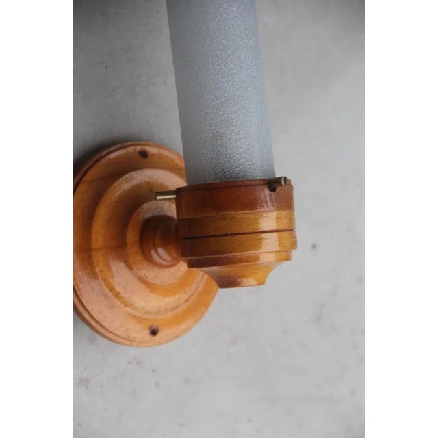 Large Round Wood & Murano Glass Sconce, 1960s, in Good conditions. Designed 1960 to 1969 Up to 250V (Europe/UK...