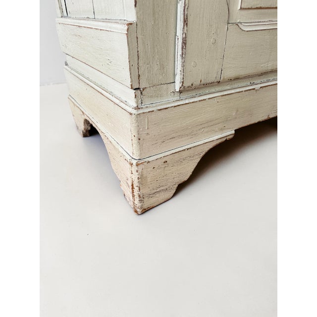 19th-Century French Provincial Painted Wire-Mesh Armoire For Sale - Image 14 of 18