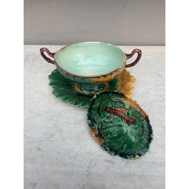 19th Century Majolica Wedgwood Leaves Tureen For Sale - Image 9 of 10