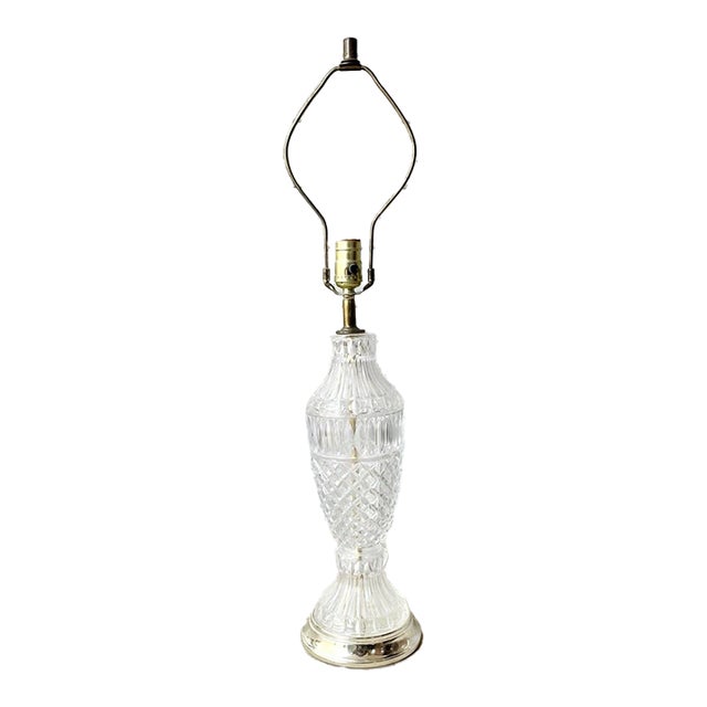 1970s Vintage Hollywood Regency-Style Cut Crystal & Gold Tone Metal Table Lamp For Sale
