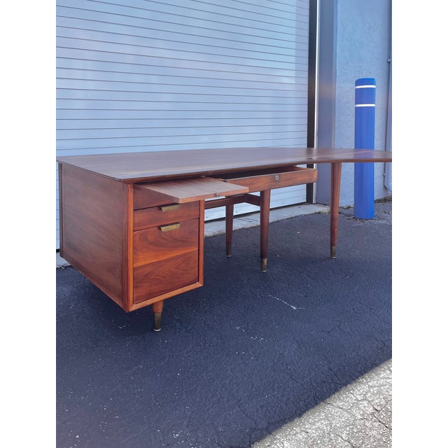 Boomerang Executive Desk With Conference Corner | Mid Century Modern by William H Sullivan for Standard Furniture c.1950s For Sale - Image 11 of 18
