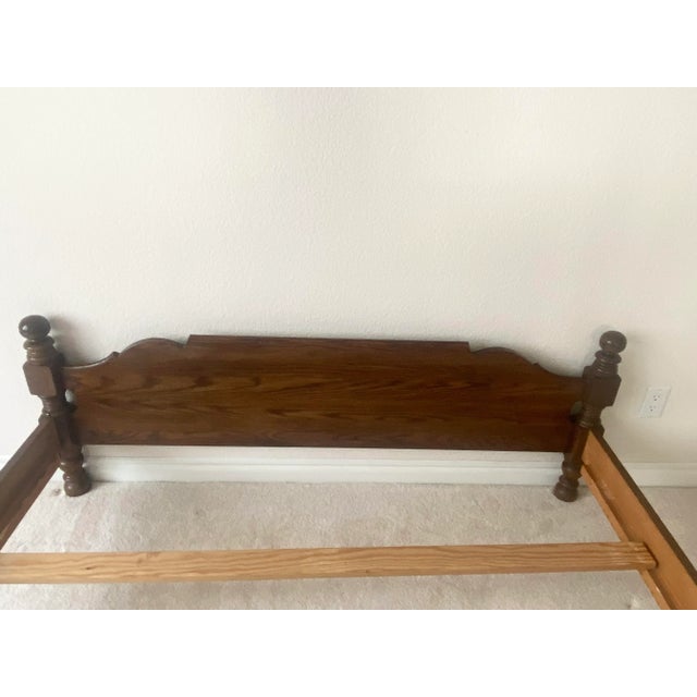 Late 20th Century Pennsylvania House Solid Oak Cannonball Style American Tradition With Colonial Charm Queen Bed Excellent Condition For Sale - Image 10 of 15