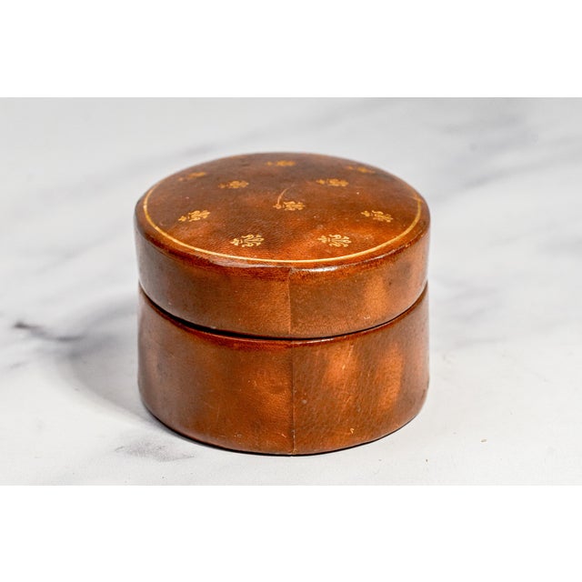 Mid Century Gilt Fleur De Lis Oval Trinket Box, G. Fox & Co. Vintage Italian Leather Jewelry Box Luxury Home Decor For Sale - Image 9 of 12
