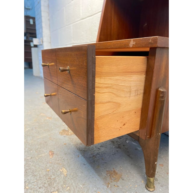 Mid-Century Modern Two-Tiered Nightstand For Sale In New York - Image 6 of 12