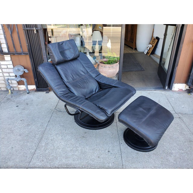 1980s Leather Chair With Matching Ottoman For Sale - Image 10 of 12