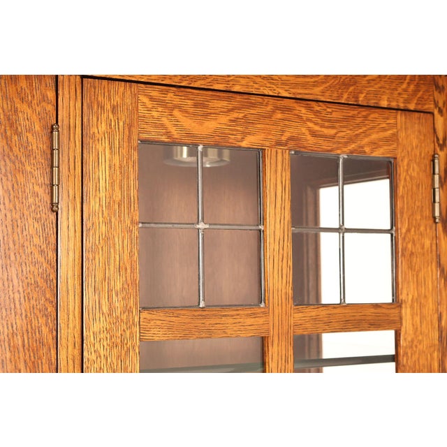 Stickley Mission Collection Oak Harvey Ellis Inlaid China Cabinet For Sale - Image 18 of 18