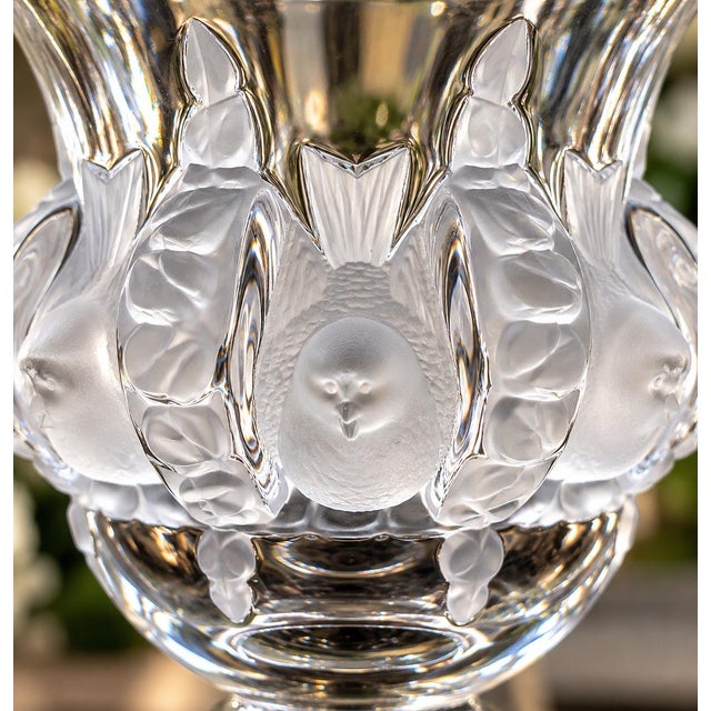 Traditional Lalique Dampierre Crystal Vase – Frosted Sparrow Motif, Signed France For Sale - Image 3 of 6