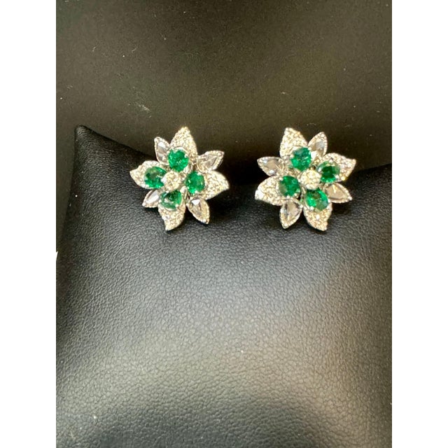 2.5Ct Natural Zambian Emerald & 1.75 Ct Diamond & Rose cut Diamond Earring 18KG For Sale - Image 14 of 18