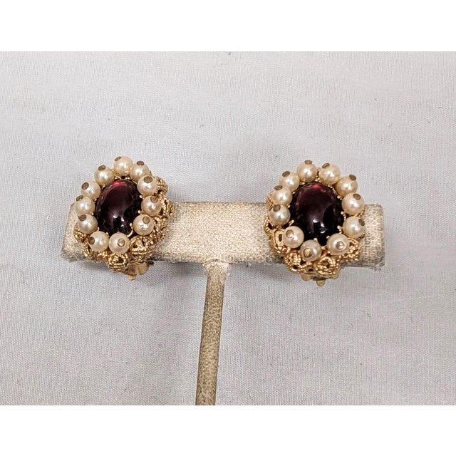 1950s Vintage 1950s Signed Hattie Carnegie Cabochon Faux-Garnet & Faux-Pearl Dangles Clip Earrings-2 Pieces For Sale - Image 5 of 7