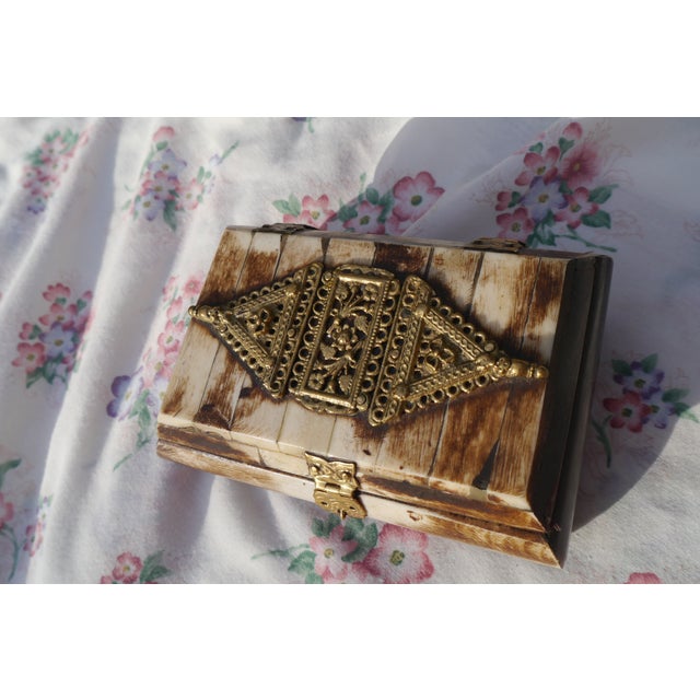 Vintage Camel Bone With Brass Fittings Decorative Trinket Box Velvet Lined For Sale In Orlando - Image 6 of 15