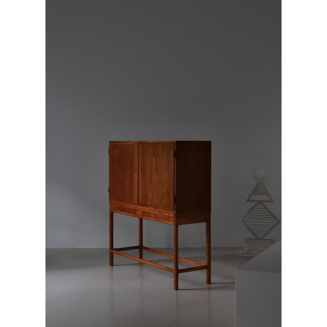 Danish Modern Cabinet in Elm and Pinewood attributed to Børge Mogensen for FDB, 1940s, Set of 2 For Sale - Image 18 of 18