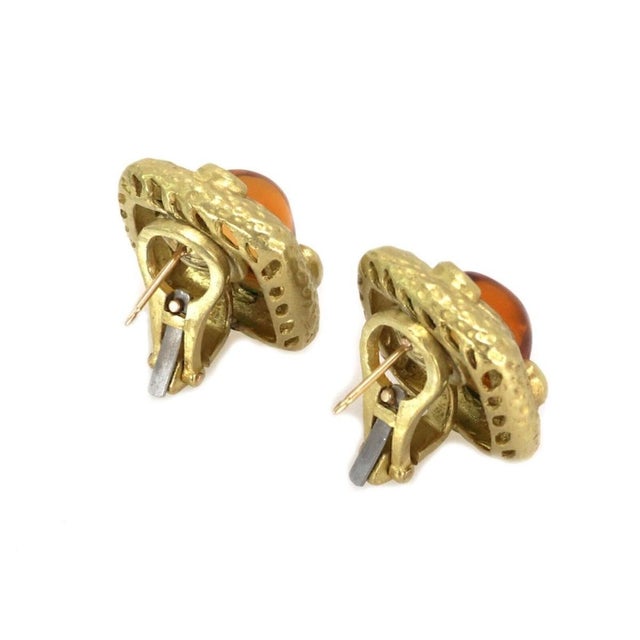 Contemporary Mid 20th Century Pair of Kanaris Citrine & Tourmaline 18k Yellow Gold Hammered Square Huggie Earrings For Sale - Image 3 of 6