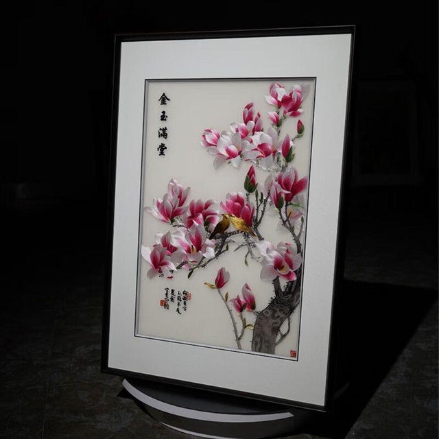 This refined decorative artwork showcases the elegance of traditional Suzhou embroidery, a heritage craft from Suzhou...