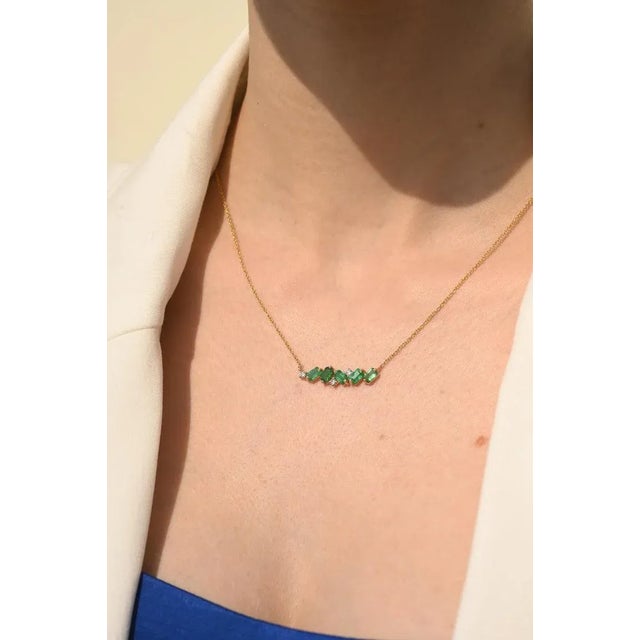 1.32ct Emerald Bar Pendant Necklace With Diamonds in 14k Yellow Gold For Sale In New York - Image 6 of 15