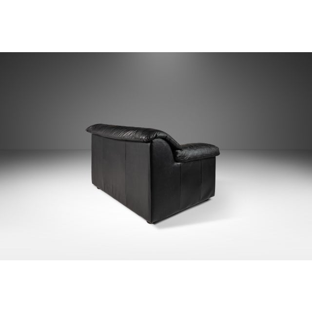 Modern Post Modern Lounge Chair in Orignal Leather by Natuzzi Attributed to Pierluigi Cerri, Italy, Circa 1990s For Sale - Image 3 of 12