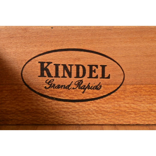 Kindel Furniture French Provincial Louis XV Cream Lacquered and Gold Gilt Nightstand, 1970s For Sale - Image 9 of 15