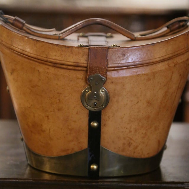 French Mid-19th Century French Oval Pigskin Leather Hat Box With Original Top Hat For Sale - Image 3 of 12