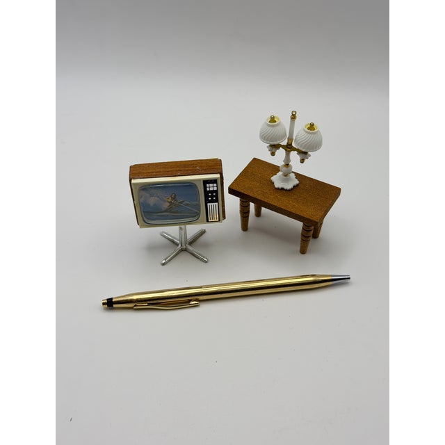 Wood Vintage 1:12 Scale Miniature Living Room Set — Tv, Side Table & Table Lamp, Unmarked For Sale - Image 7 of 7
