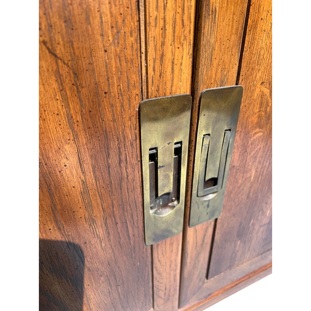 1980s Modern Compact Campaign Credenza Cabinet in Henredon Style For Sale - Image 5 of 11